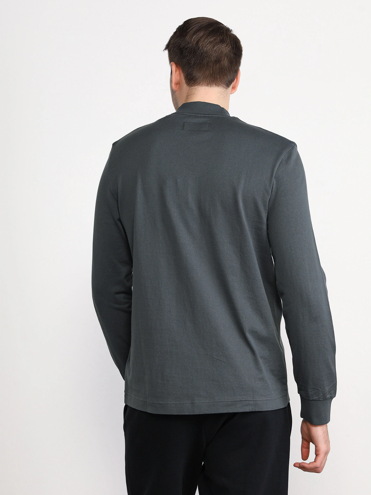 Футболка зеленого цвета из хлопка с длинным рукавом